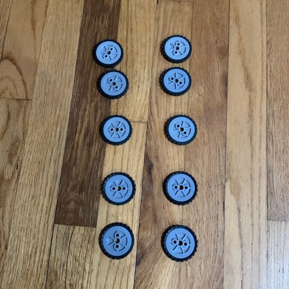K'NEX 1 1/2 “1.5” Wheels Gray Hubs Lot of 10 Knex Rubber Tires KNEX see descript